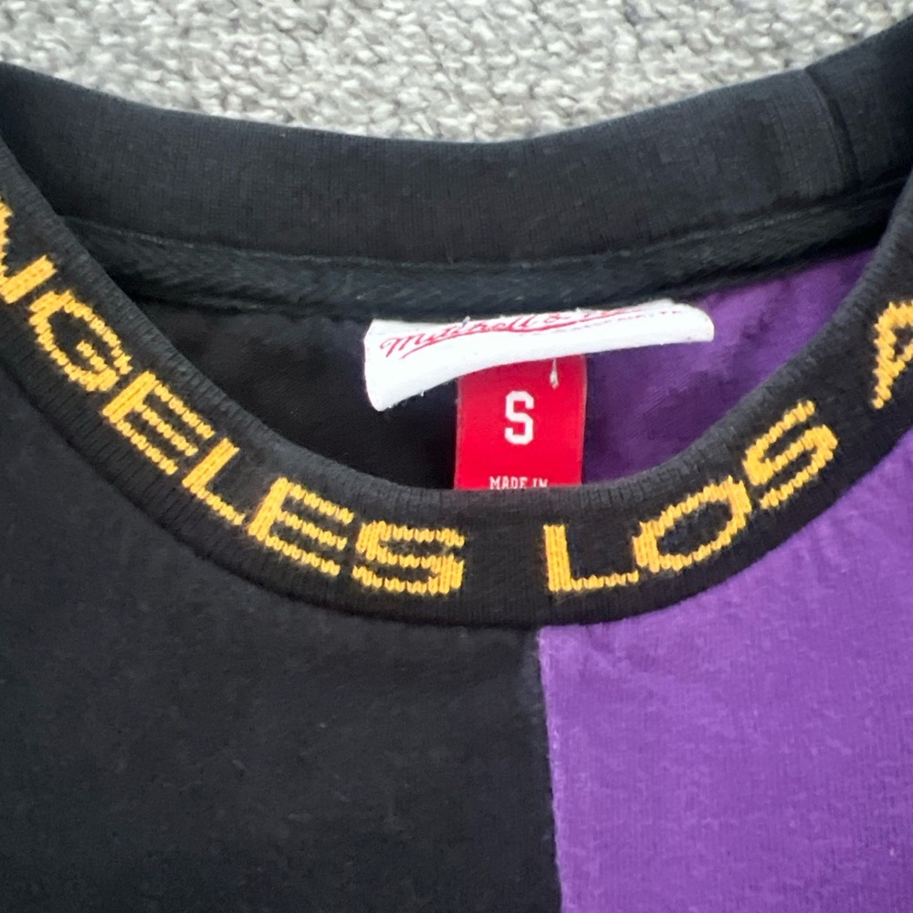 VINTAGE NBA LOS ANGELES LAKERS MITCHELL & NESS TEE SHIRT Size Smal - Picture 3 of 5